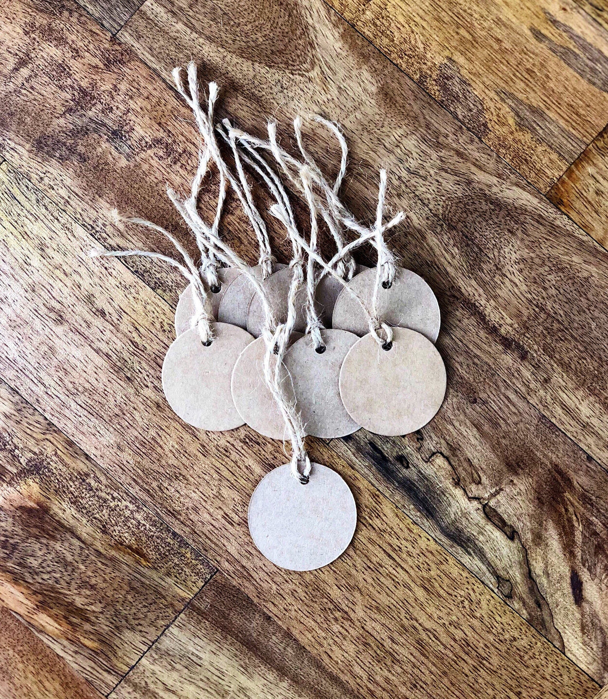 Round brown kraft paper tags with hemp twine