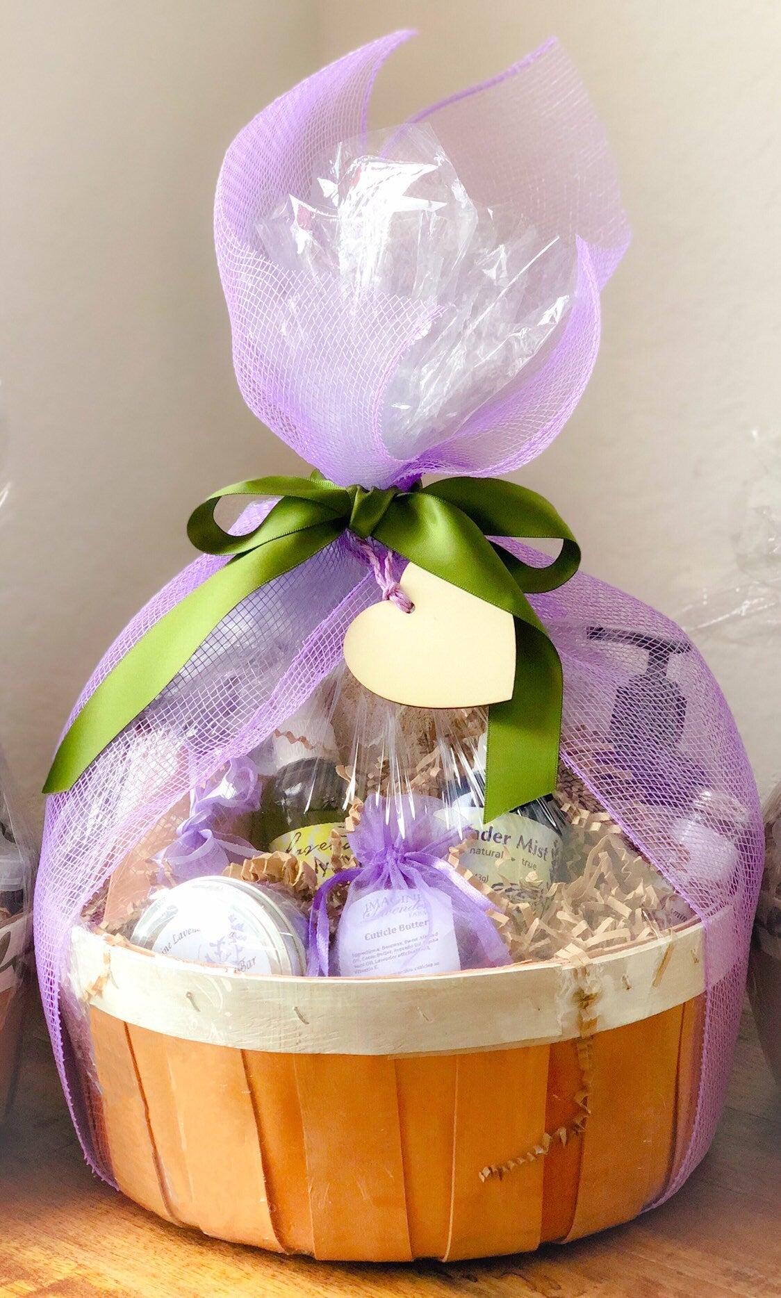 Round Wood Fruit Basket, Farmhouse Kitchen Decor (10"Dx4"H)