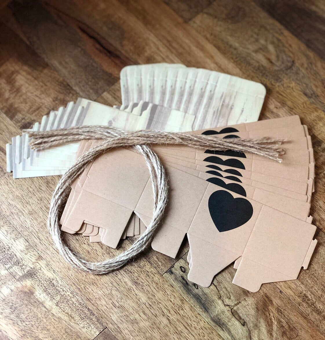 Paper heart favor boxes with lids, view 4