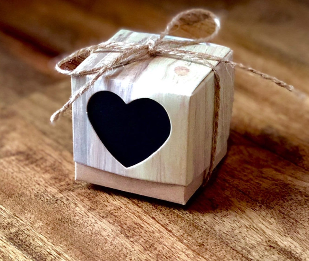 Paper heart favor boxes with lids