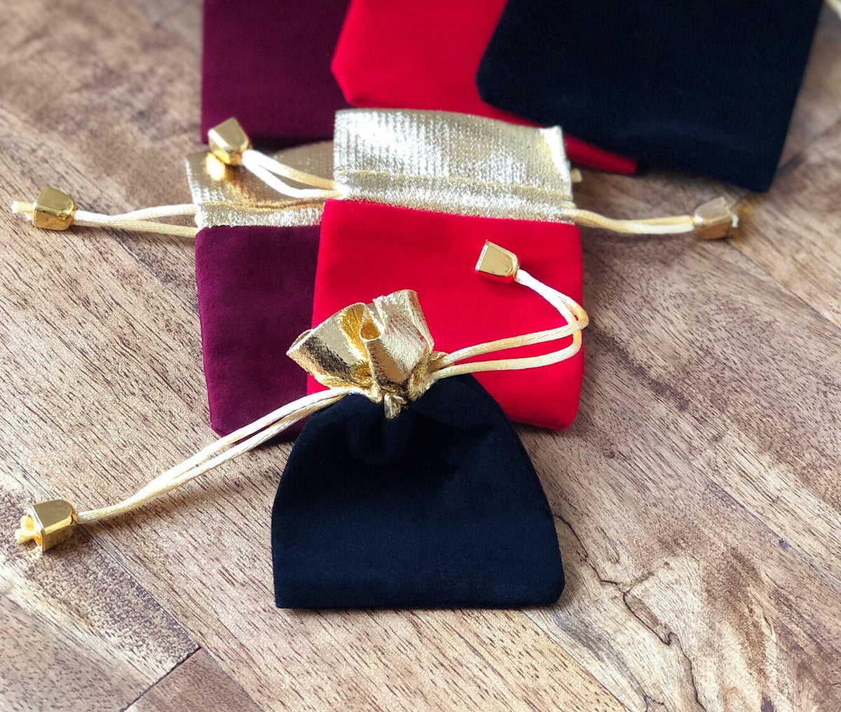 Velvet drawstring favor bags, view 2