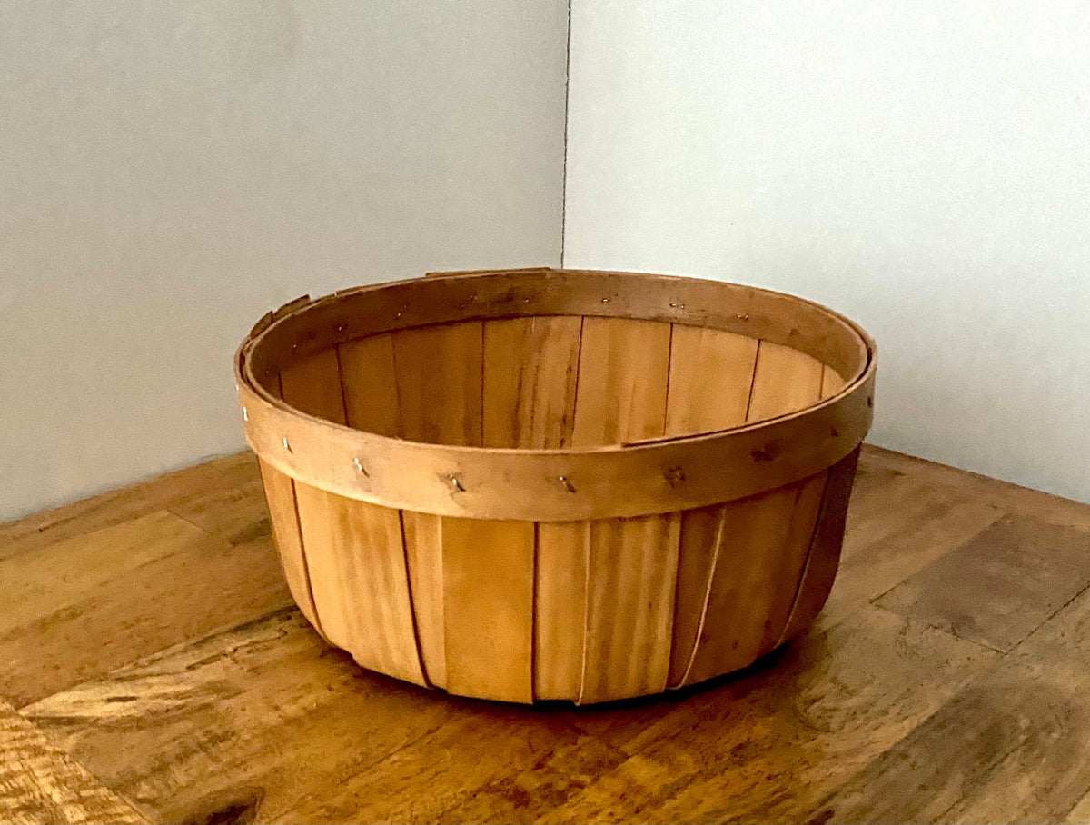 Round Wood Fruit Basket, Farmhouse Kitchen Decor (10"Dx4"H)